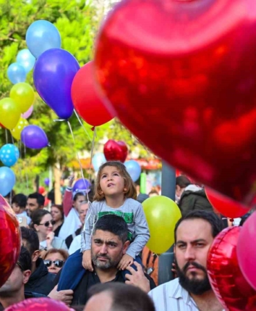 Lösemiyi 2’nci kez yenen Atlas için Beşiktaş’ta balonlar gökyüzüne bırakıldı