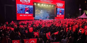 Beşiktaş’ta Cumhuriyet Bayramı kortej yürüyüşü ve konserle kutlandı