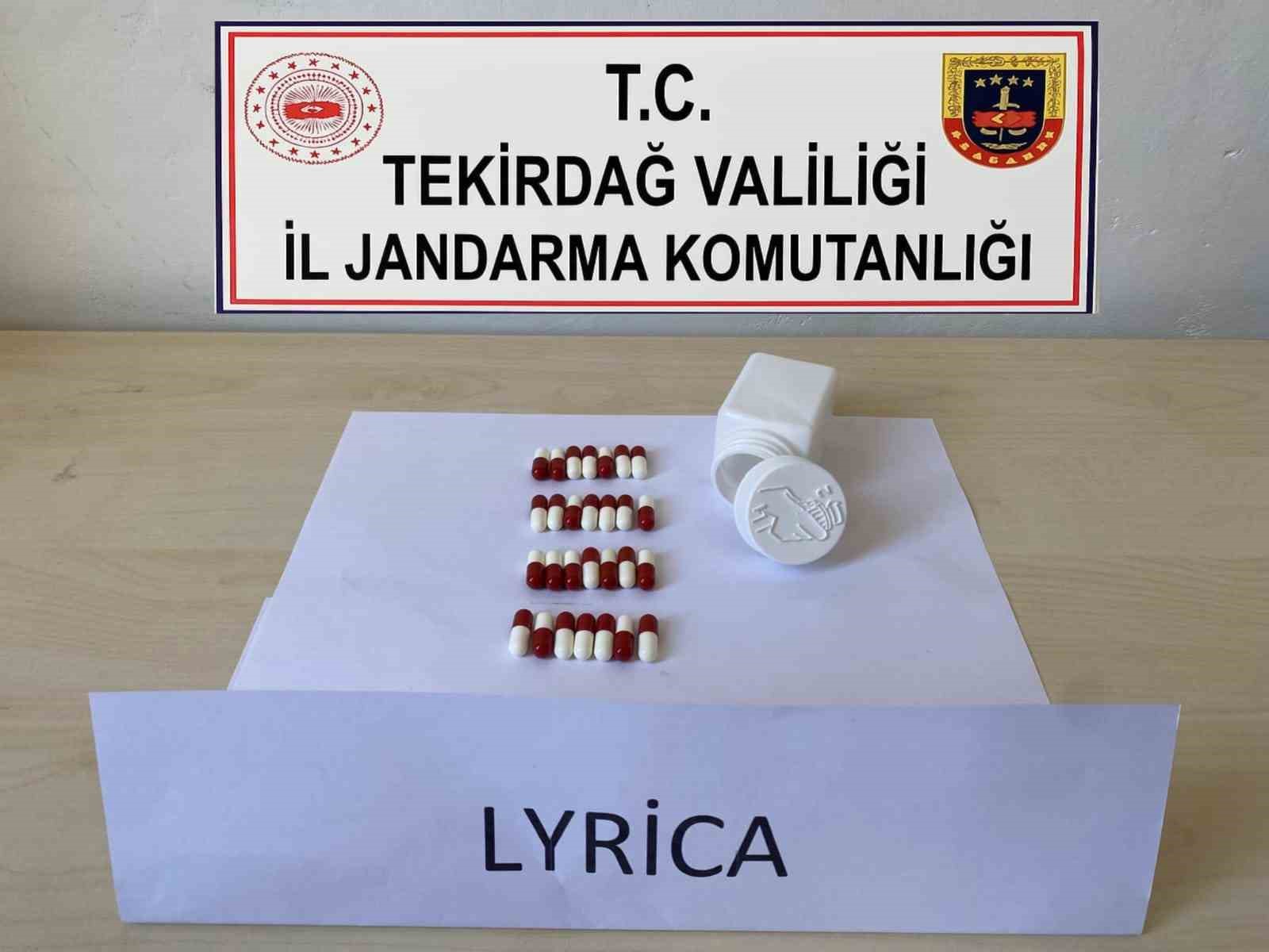 Jandarmadan uyuşturucu operasyonu: 28 adet lyrica ele geçirildi