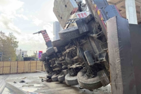 Şişli’de rezidans inşaatındaki vinç devrildi