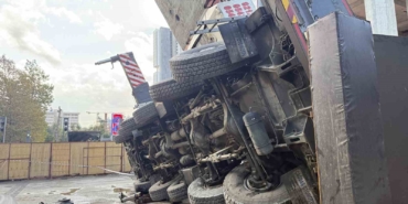 Şişli’de rezidans inşaatındaki vinç devrildi