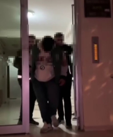 Metroda oyuncak tüfekle video çeken genç gözaltına alındı