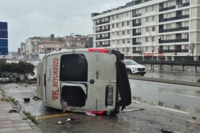 Büyükçekmece’de yolcu minibüsü devrildi: 1’i ağır 2 yaralı