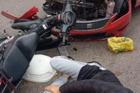 Motosiklet ve otomobil kafa kafaya çarpıştı: 1 yaralı