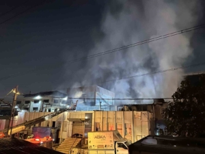 Ümraniye’de fabrikadaki yangın kontrol altına alındı