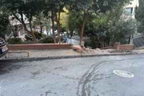 Şişli’de kontrolden çıkan otomobil duvara çarptı