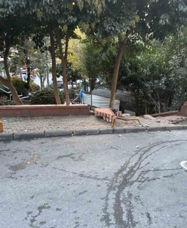 Şişli’de kontrolden çıkan otomobil duvara çarptı