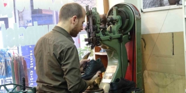 Soğuk hava ayakkabı tamircilerinde mesaiyi ikiye katladı