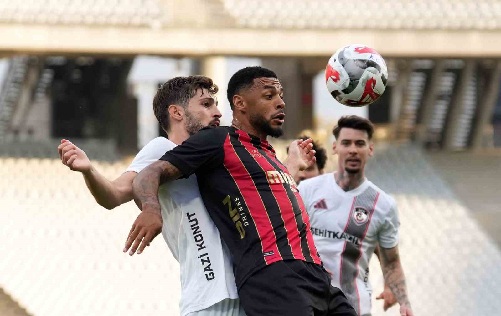 Trendyol Süper Lig: Fatih Karagümrük: 0 - Gaziantep FK: 0 (İlk yarı)