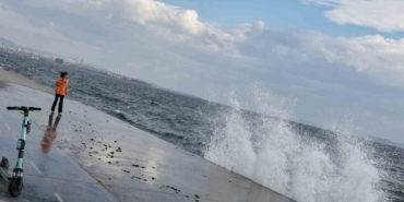 İstanbul’da şiddetli rüzgar nedeniyle dalgalar oluştu