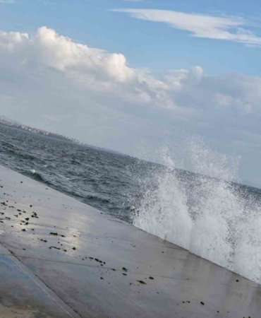 İstanbul’da şiddetli rüzgar nedeniyle dalgalar oluştu