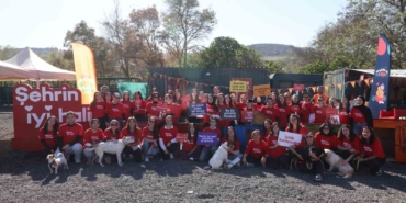 Serenay Sarıkaya ve Akbank’tan yardıma muhtaç hayvanlara destek