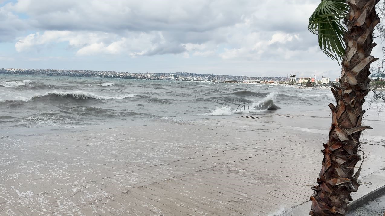 Büyükçekmece’de lodos etkili oldu