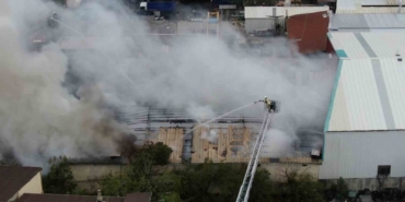 Ataşehir’de fabrika yangını: 4 işçi dumandan etkilendi
