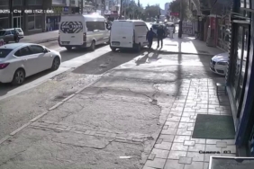 Geri manevra yaparken yayayı böyle yere serdi: Görünmez kaza kamerada