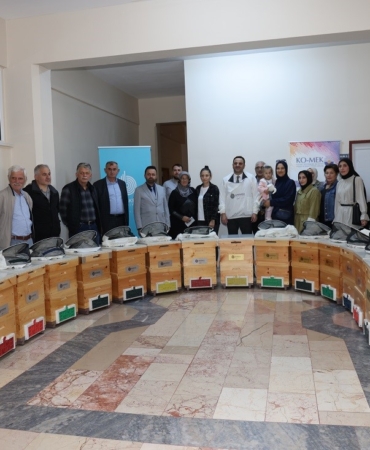 KO-MEK arıcılığın tüm inceliklerini öğretiyor