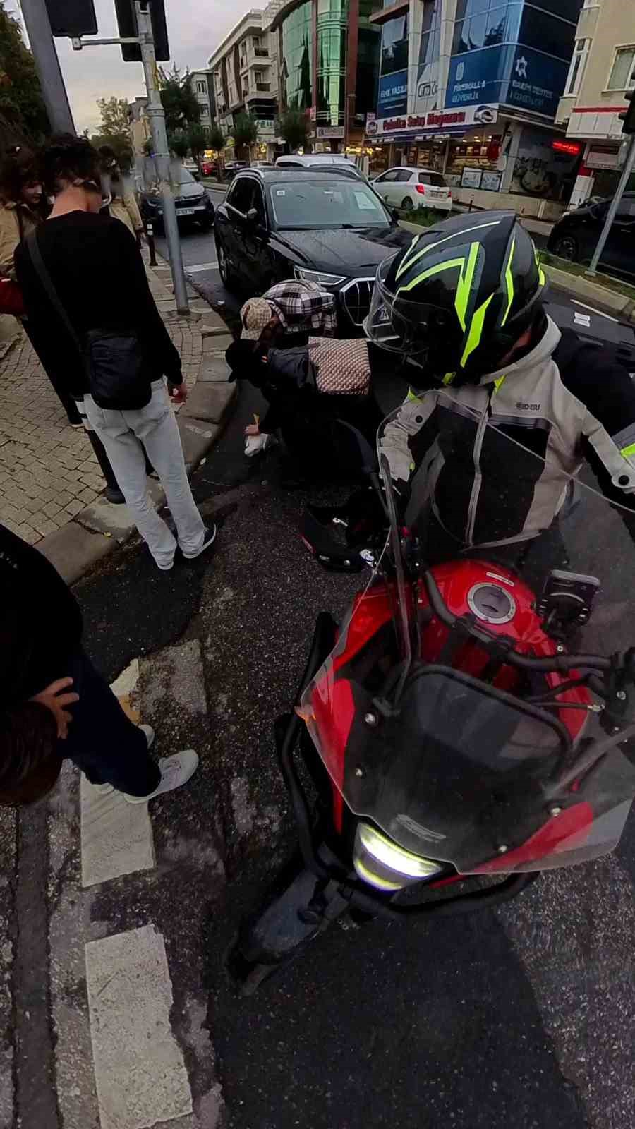 Ataşehir’de direğe çarpan martı kalp masajıyla hayata döndü