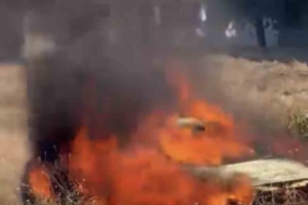 Terk edilmiş otomobil alev alev yandı