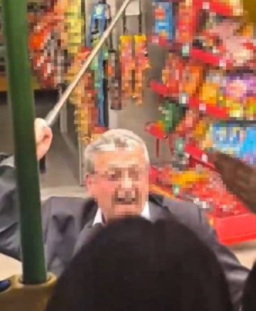 Pendik’te özel halk otobüsünde bastonlu kavga: 1 kişi yaralandı