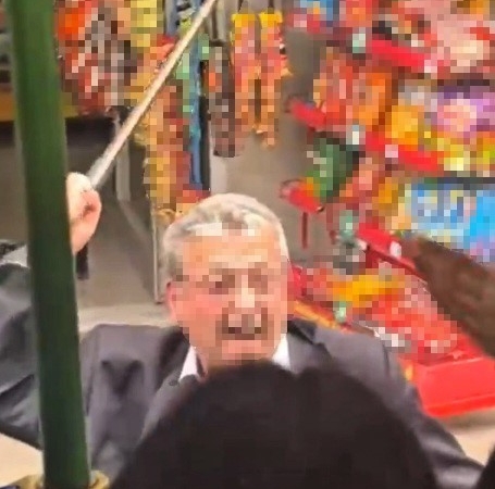 Pendik’te özel halk otobüsünde bastonlu kavga: 1 kişi yaralandı