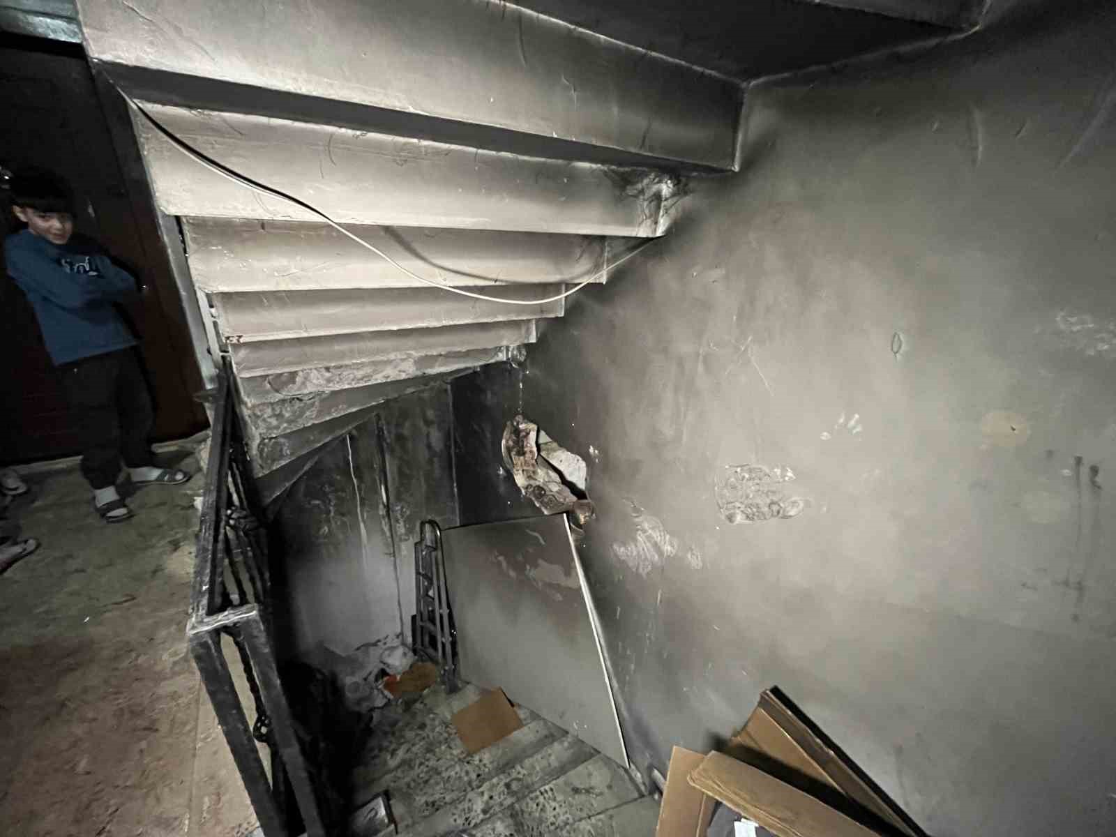 Eski eşinin yaşadığı binaya yanıcı madde atıp kaçtı: 7 kişi dumandan etkilendi