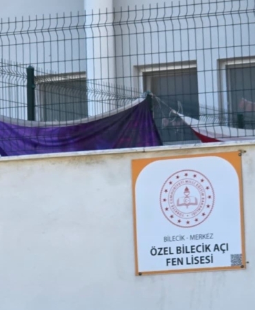 Bilecik’te özel okulda Türk bayrağının yerde sürünmesine tepki