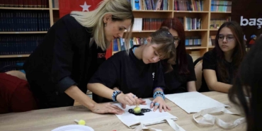 SAMEK’ten anlamlı etkinlik: Sakarya Anadolu Lisesi’nde 29 Ekim coşkusu