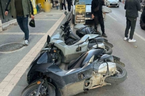 Üç motosiklet domino taşı gibi devrildi