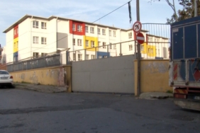 Eyüpsultan’da bir okulun kapısı öğrencilerin üstüne düştü: 4 yaralı