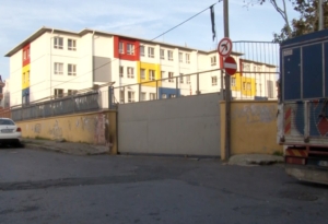 Eyüpsultan’da bir okulun kapısı öğrencilerin üstüne düştü: 4 yaralı
