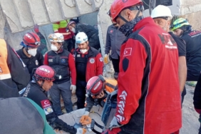 Kartepe Belediyesi ekipleri, Gebze’deki arama-kurtarma çalışmalarına katıldı