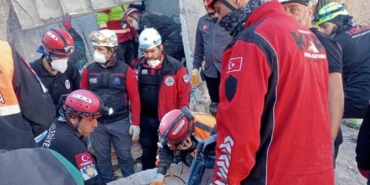 Kartepe Belediyesi ekipleri, Gebze’deki arama-kurtarma çalışmalarına katıldı