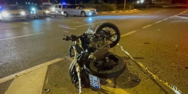 Motosiklet ile midibüs çarpıştı: 1 ölü