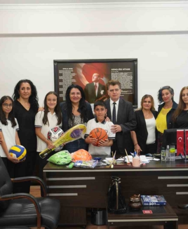 Kartal Belediyesi’nden öğrencilerle geri dönüşüm seferberliği