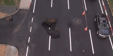 Vatan Caddesi’nde oluşan çukur havadan görüntülendi