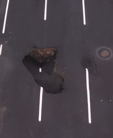 Vatan Caddesi’nde oluşan çukur havadan görüntülendi