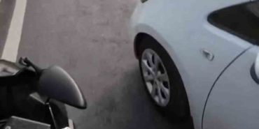 "Hak edene hak ettiğini vereceksin" dedi, aynayı parçaladı: O anlar kamerada