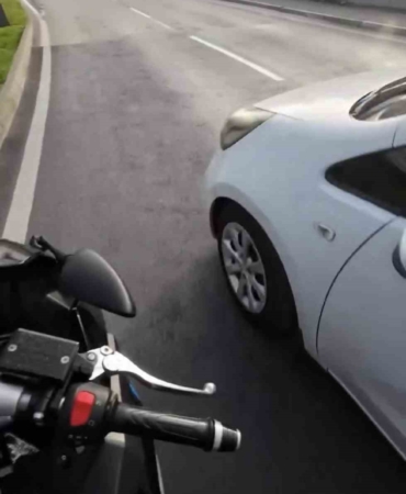 "Hak edene hak ettiğini vereceksin" dedi, aynayı parçaladı: O anlar kamerada