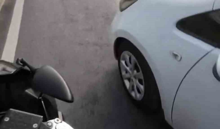 "Hak edene hak ettiğini vereceksin" dedi, aynayı parçaladı: O anlar kamerada