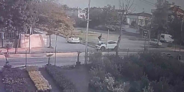 Düğün yeri bakarken canından oluyordu: Feci kaza kameraya yansıdı