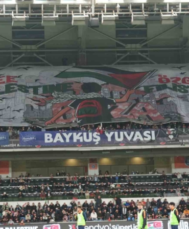 Başakşehir taraftarından Filistin’e destek