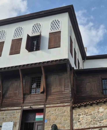 Osmanlı’ya sığınan Macar kralının evi eski günlerini arıyor