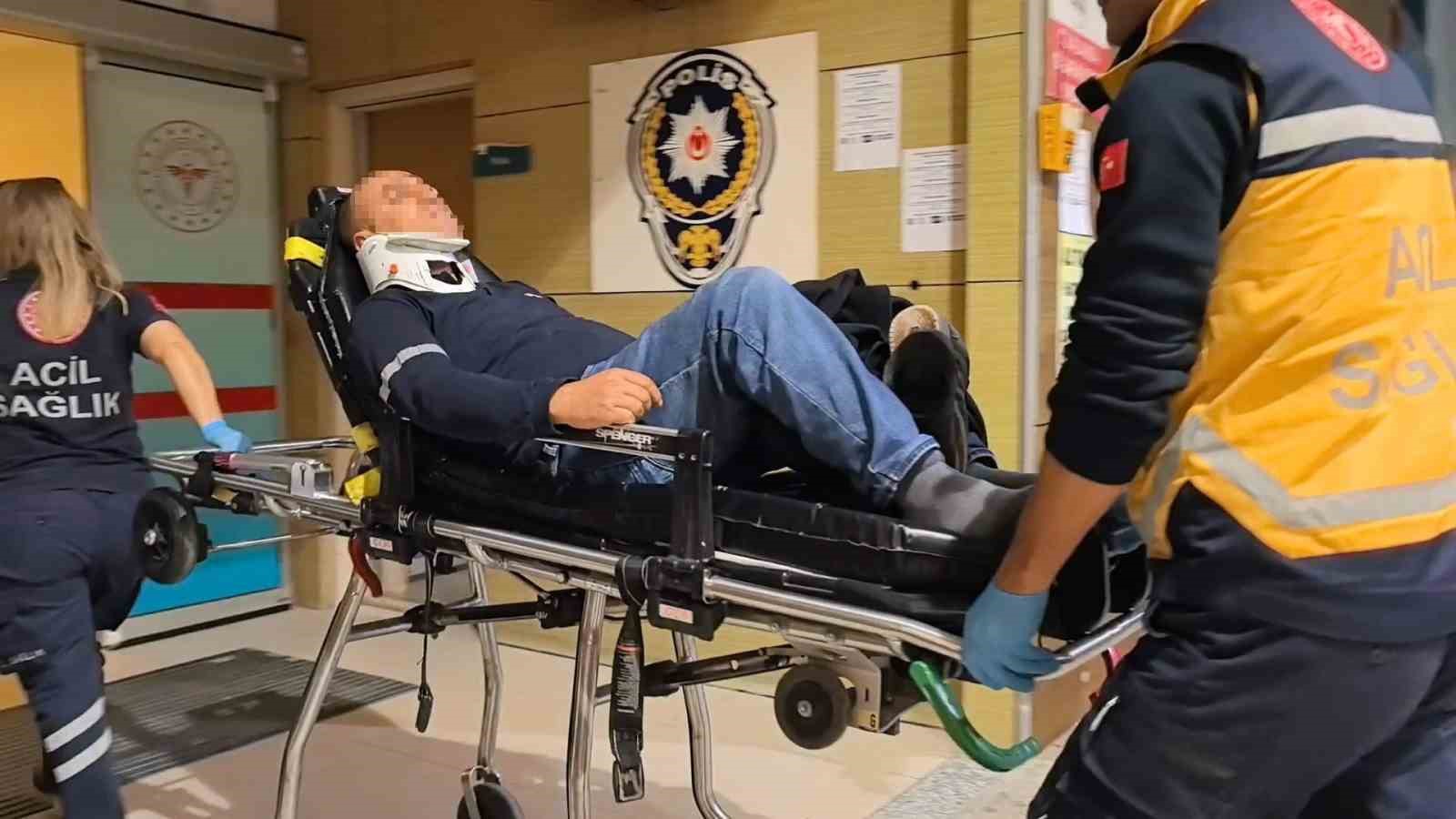 Bursa’da hafif ticari araç tırla çarpıştı: 2 yaralı