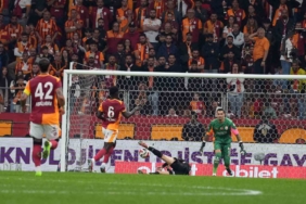 Davinson Sanchez kırmızı kart gördü