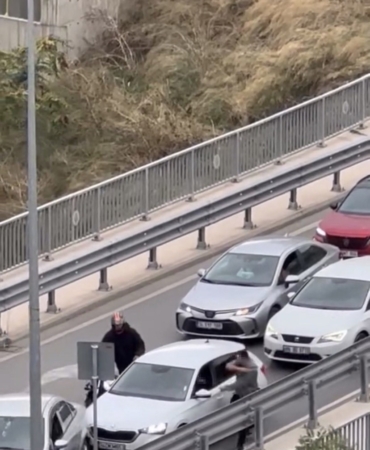 Maltepe’de trafikte sopalı kavga