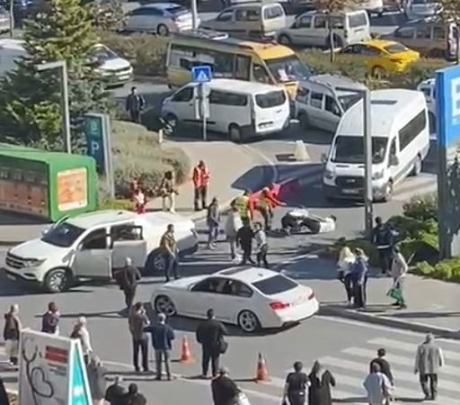Hastane girişinde kavga: Taraflar tekme tokat birbirine girdi