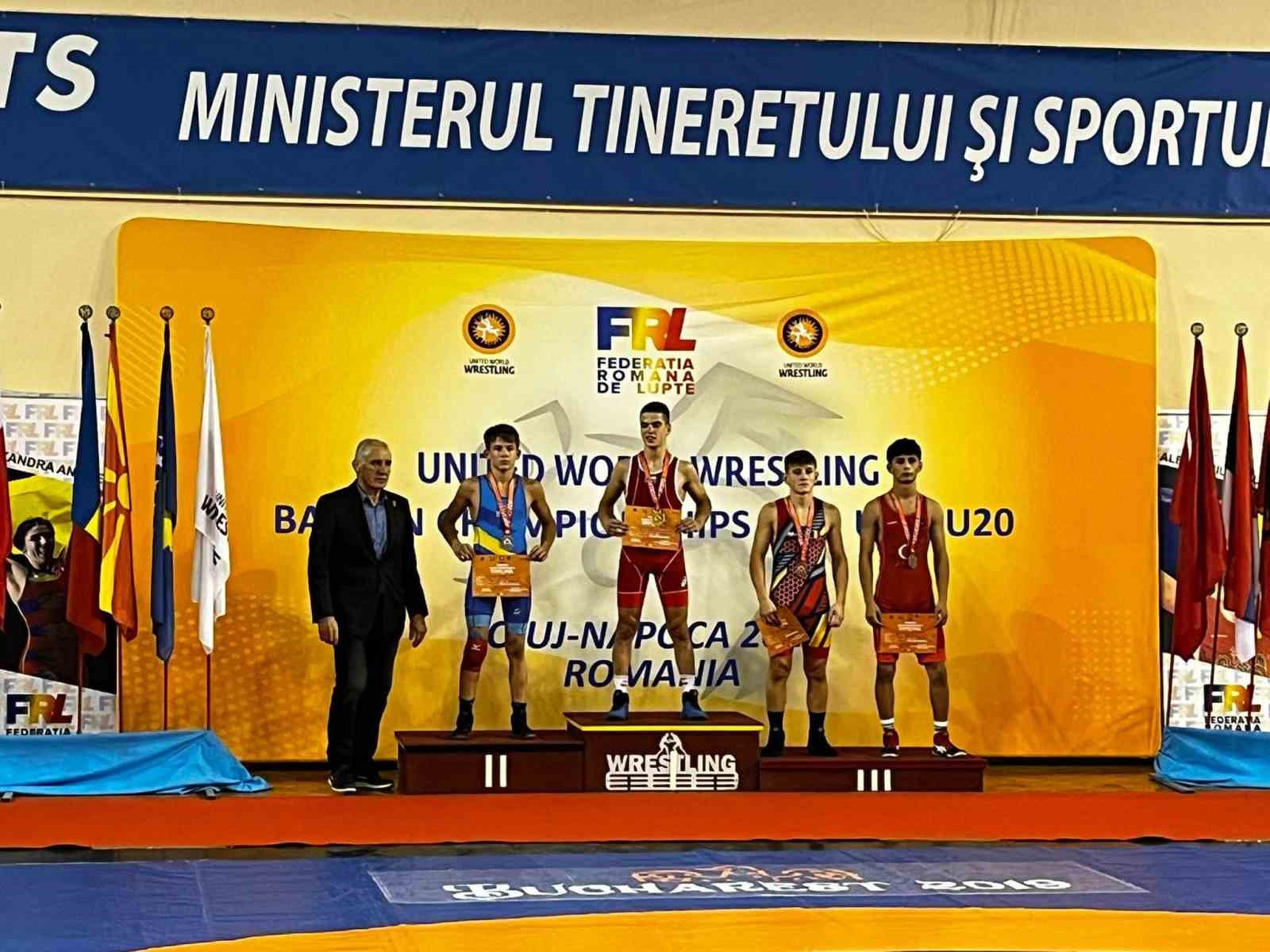 Bursalı güreşçilerden 2 madalya