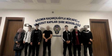 Düğün aracı süsü verilen otomobilden 5 kaçak göçmen çıktı