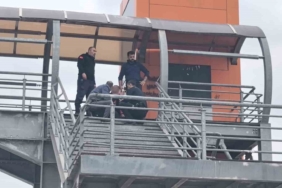 Üst geçitten indirildi, herkes alkışladı