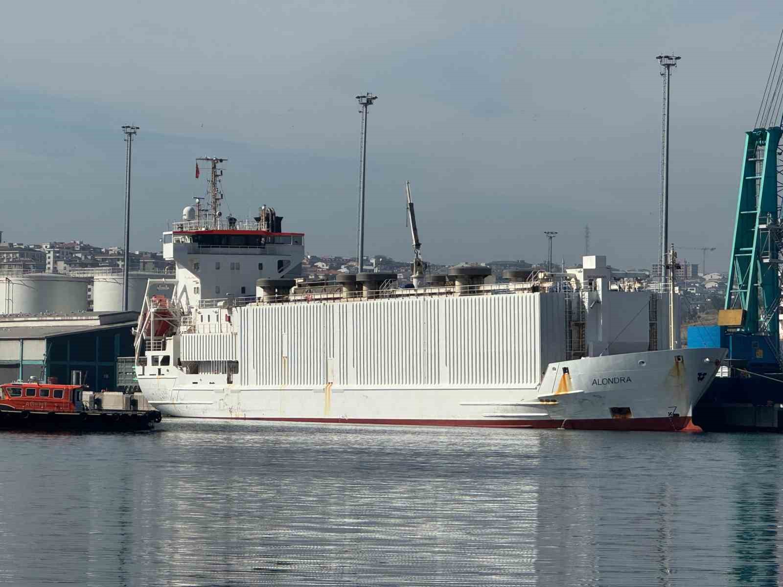 Bandırma ahır kokulu günlerine geri döndü